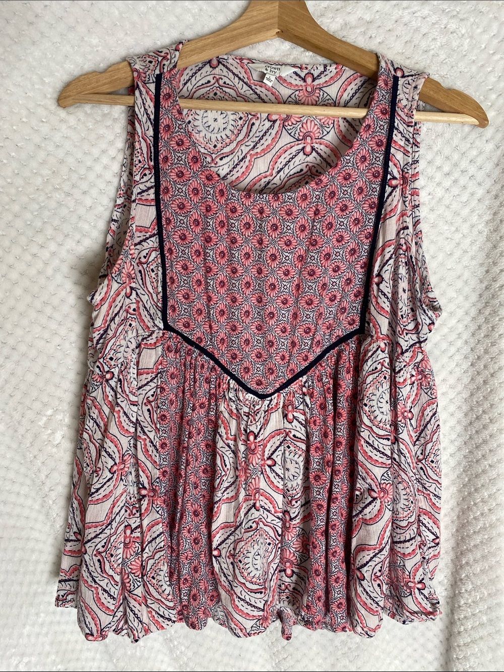 crown & ivy Pink White and Navy Boho Print Sleeveless Babydoll Style Tank Top